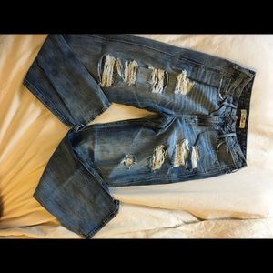 Hollister Mom Jean Medium Wash Destroyed Sz 26